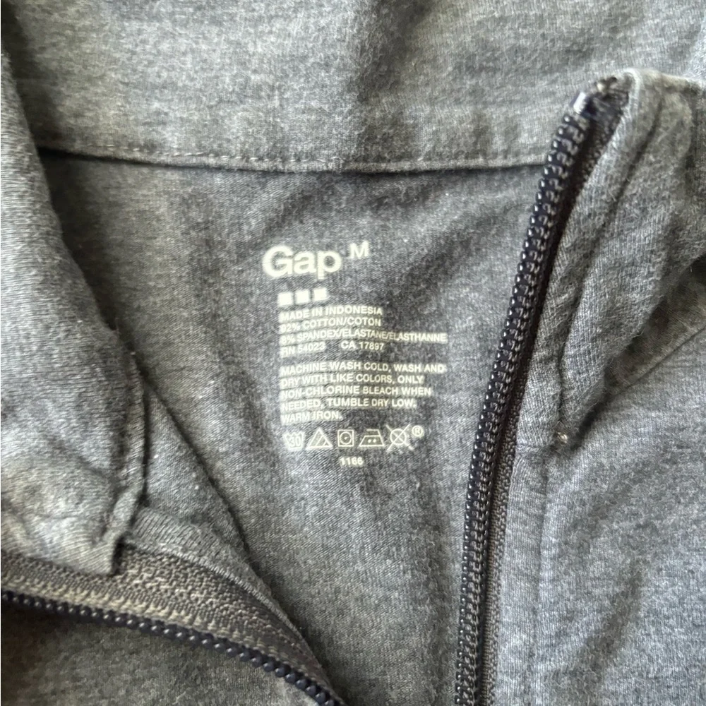 NWOT GAP Pullover heather Gray size medium